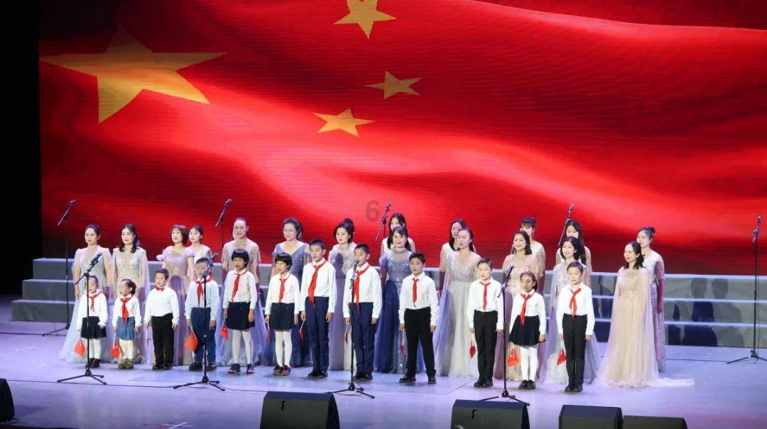 朋友信用卡网贷逾期几年了，为什么还可以办下来信用卡？游戏画面
