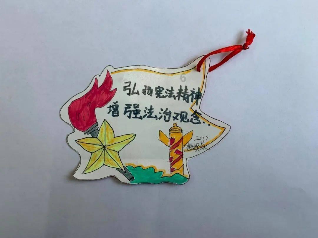 生育率低是因为房价贵还是因为养育成本高？游戏画面